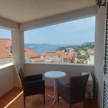 Petar Ii 아파트 흐바르